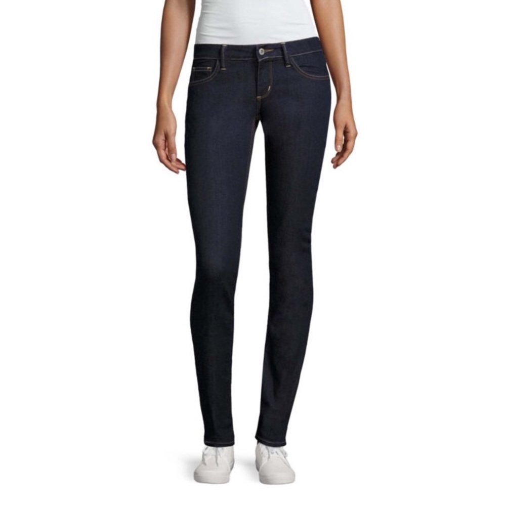 Size 3 (26) super skinny Arizona Jeans. Short.